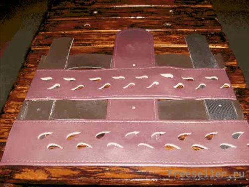 Изготовление настольного коврика из старых ремней