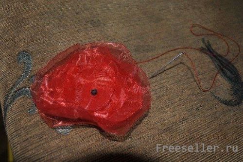 Как сделать на футболке объемные цветы своими руками.