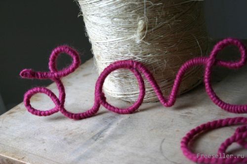 Делаем украшения ко дню Святого Валентина из пряжи и проволоки.
