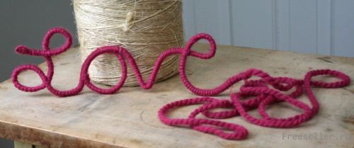 Делаем украшения ко дню Святого Валентина из пряжи и проволоки.