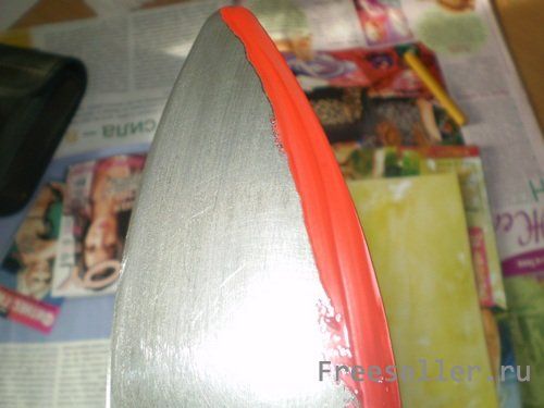 Делаем поздравительную открытка к 8 марта, рисуя ее утюгом.