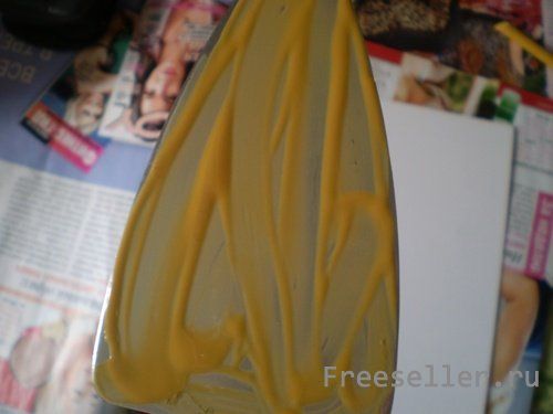 Делаем поздравительную открытка к 8 марта, рисуя ее утюгом.