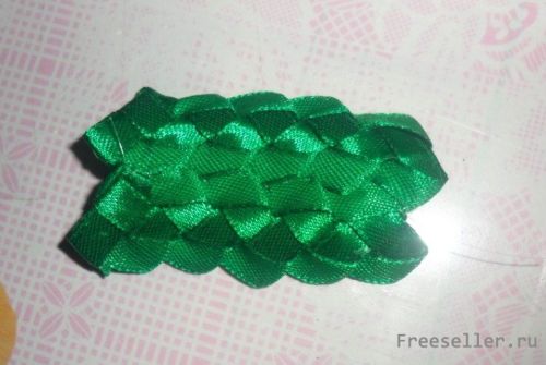 Делаем змею из атласных лент