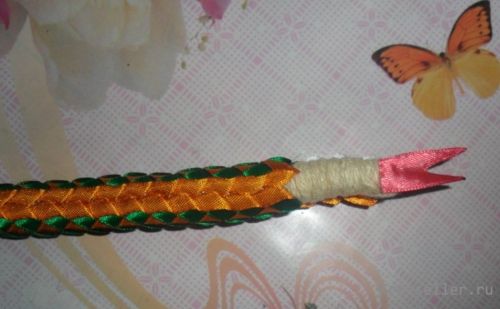 Делаем змею из атласных лент