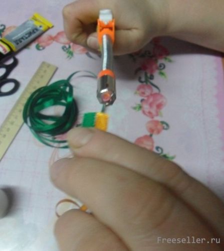 Делаем змею из атласных лент