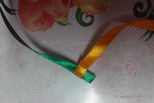 Делаем змею из атласных лент
