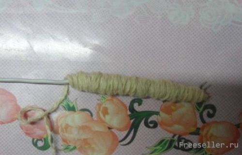 Делаем змею из атласных лент