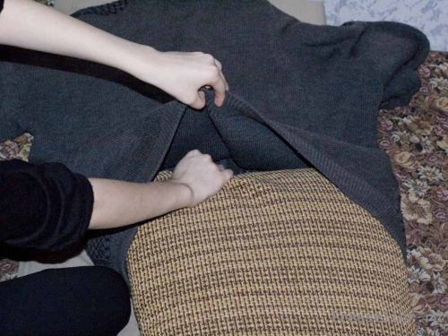 ?Мягкая кроватка для кошки из старого свитера