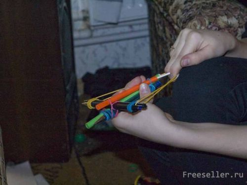 Как сделать офисный мини арбалет своими руками из ненужных вещей.