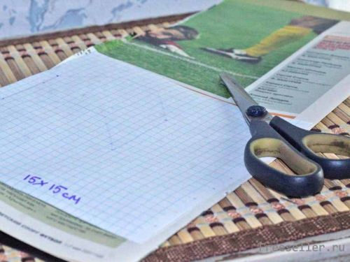 Винтажная бумажная бабочка из газеты