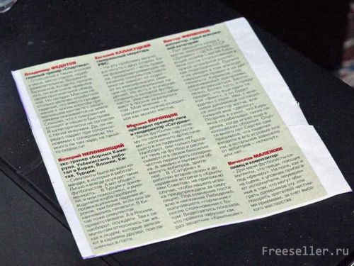 Винтажная бумажная бабочка из газеты