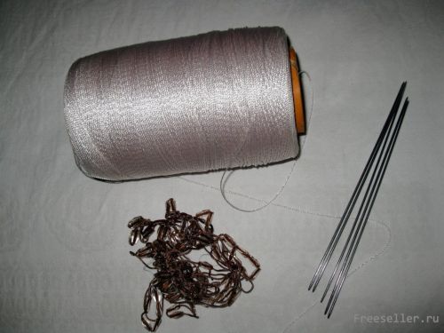 Вяжем красивый браслет своими руками.