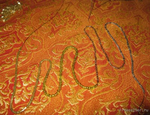 Делаем самодельные сережки со змеиным принтом