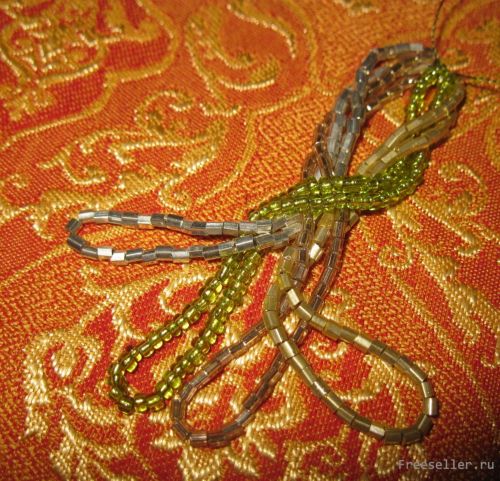 Делаем самодельные сережки со змеиным принтом