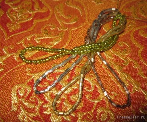 Делаем самодельные сережки со змеиным принтом