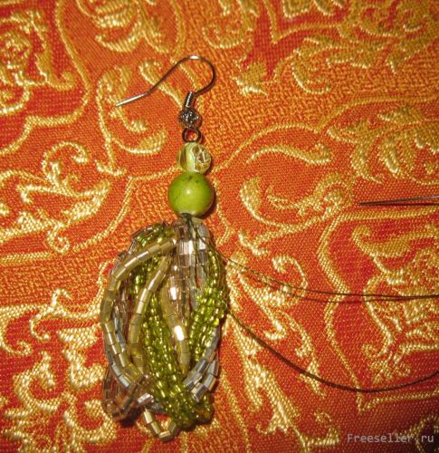 Делаем самодельные сережки со змеиным принтом