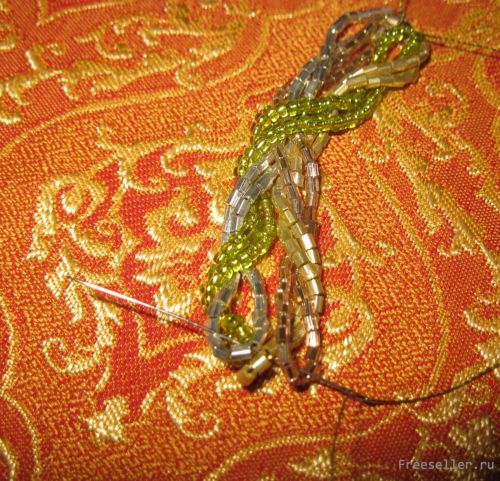 Делаем самодельные сережки со змеиным принтом