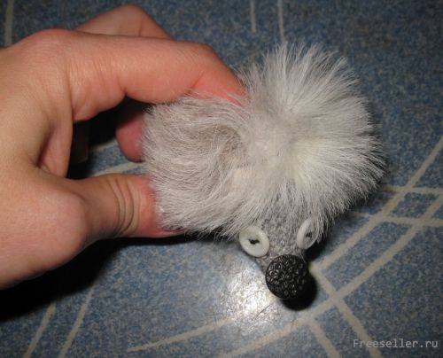 Самодельные меховые тапки для стула