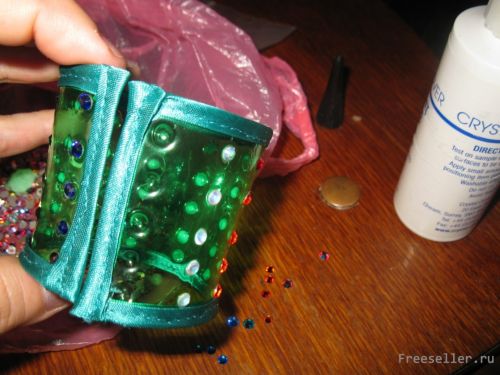 Самодельный браслет из бутылки от Спрайта.