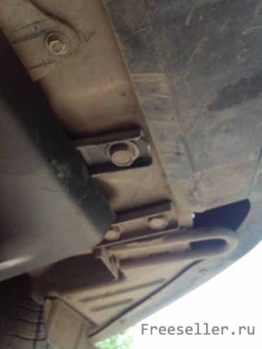 Процесс установки защиты картера на Ваз гранта