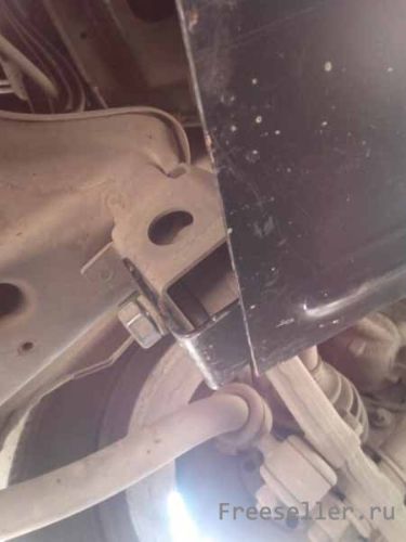 Процесс установки защиты картера на Ваз гранта