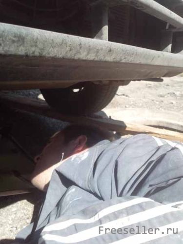 Процесс установки защиты картера на Ваз гранта