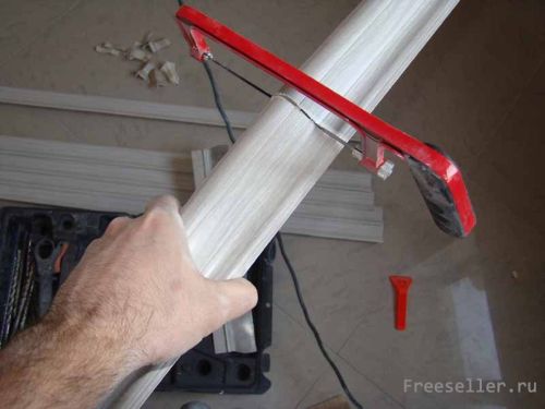 Установка пластиковых плинтусов своими руками - простая инструкция