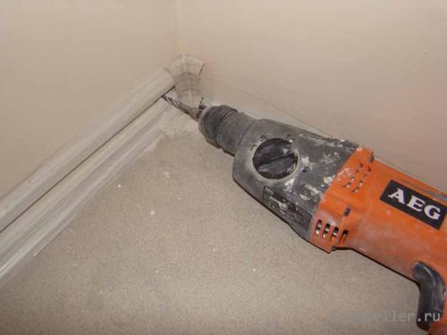 Установка пластиковых плинтусов своими руками - простая инструкция
