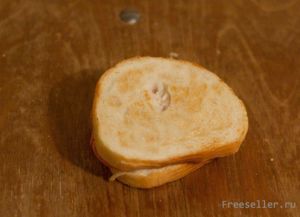Как приготовить горячий бутерброд при помощи утюга