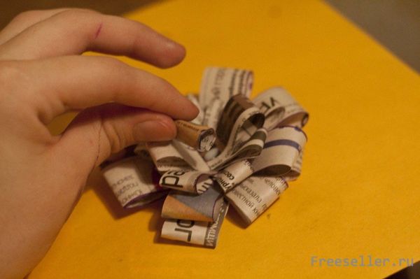 Как сделать цветок из газеты