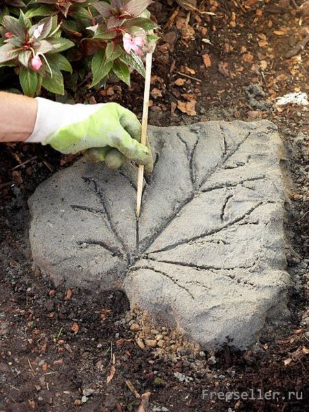 Самодельные дачные дорожки по форме листиков