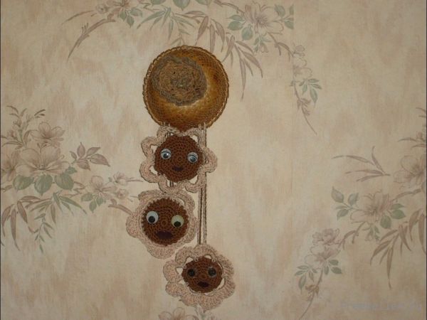 Вяжем панно: Цветочная семейка