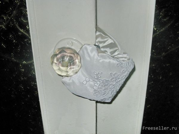 Самодельный стопор для двери и подхват для штор