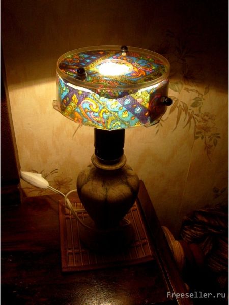 Самодельный абажур из коробки от компакт-дисков