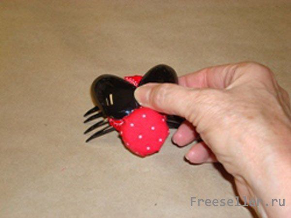 Самодельное украшение: Божья коровка