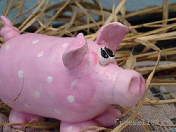 Свинья из пластиковой бутылки и глины
