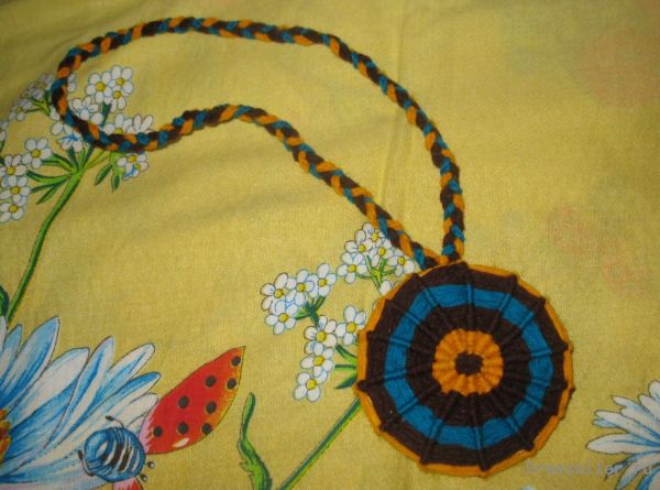 Вяжем медальон на память