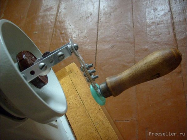 Ручка для швейной машинки из детского конструктора