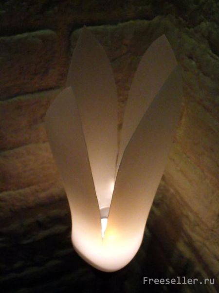 Самодельный свечной светильник из пластиковой бутылки