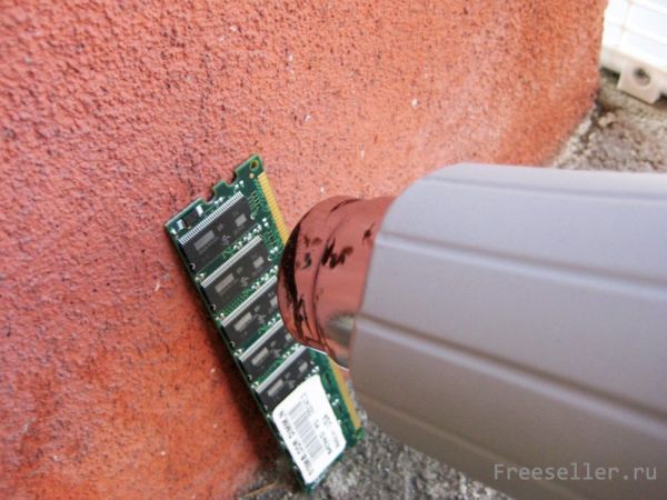 Делаем зажим для денег из планки оперативной памяти