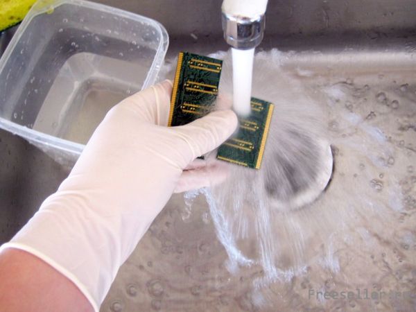 Делаем зажим для денег из планки оперативной памяти