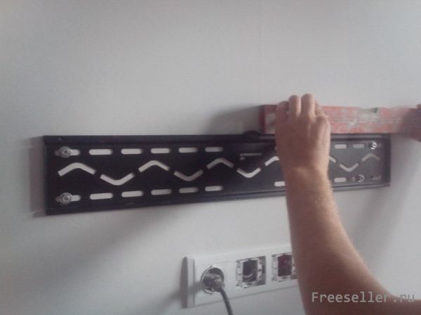 как повесить телевизор на стену своими руками