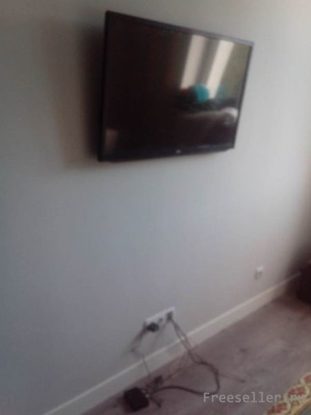 как повесить своими руками телевизор на стену