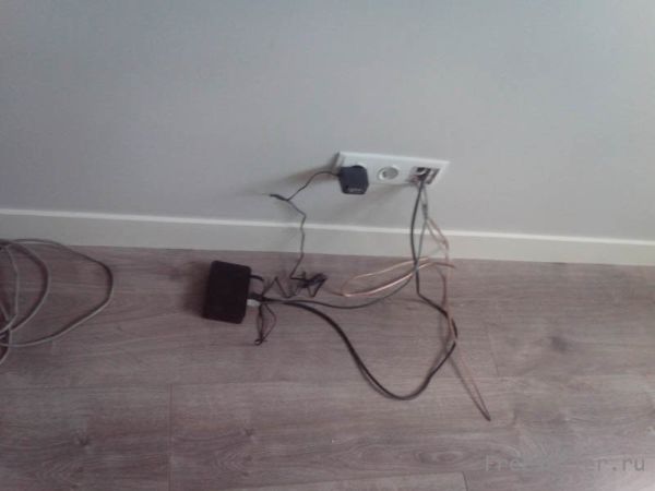 Как спрятать провода от телевизора в стене