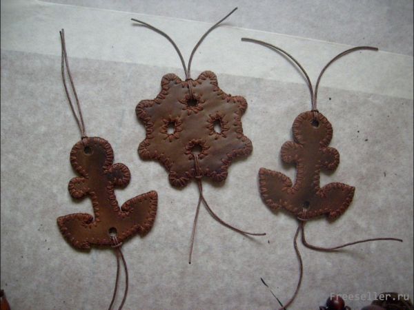 Мастерим сувенир морской тематики из кожи и дерева