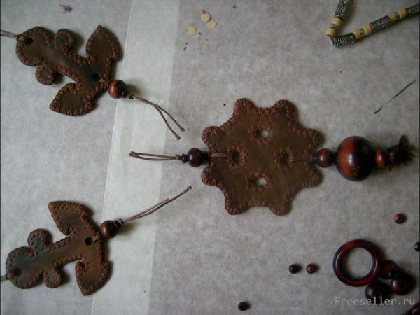 Мастерим сувенир морской тематики из кожи и дерева