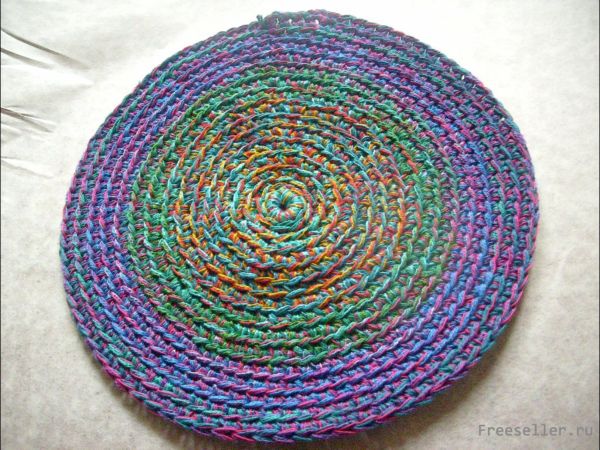 Вяжем пёструю шкатулку-сумочку