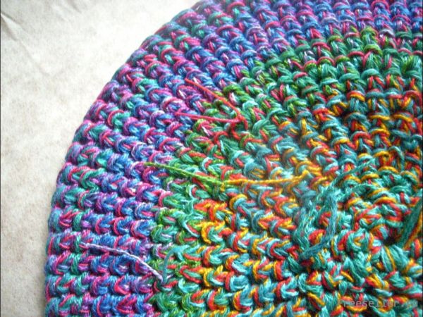 Вяжем пёструю шкатулку-сумочку