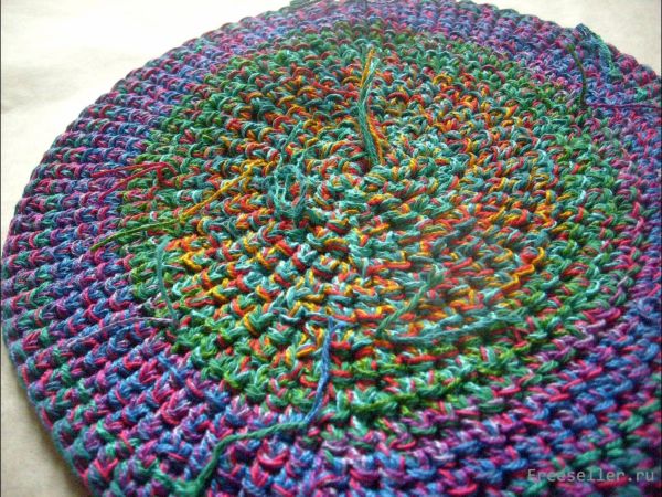 Вяжем пёструю шкатулку-сумочку