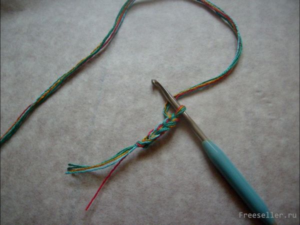 Вяжем пёструю шкатулку-сумочку